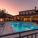 Villa Arton Heated Swimming-Pool *