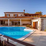 Villa Arton Heated Swimming-Pool *