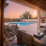 Villa Arton Heated Swimming-Pool Villa