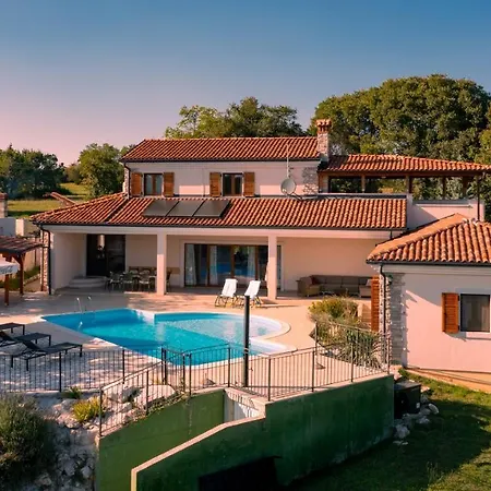 Arton Heated Swimming-pool Villa *