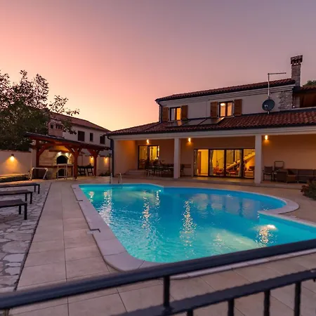 Villa Arton Heated Swimming-Pool *