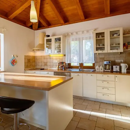 Villa Arton Heated Swimming-pool