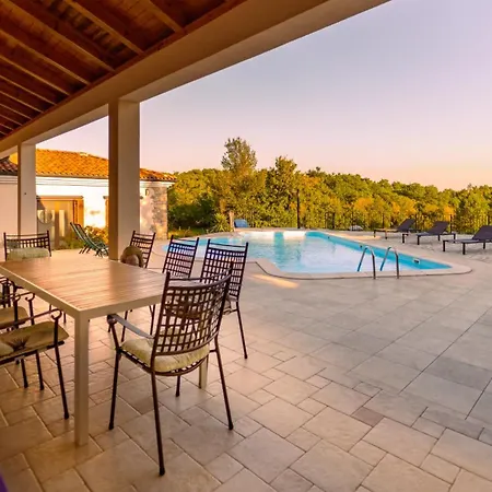 Arton Heated Swimming-pool Villa Žminj