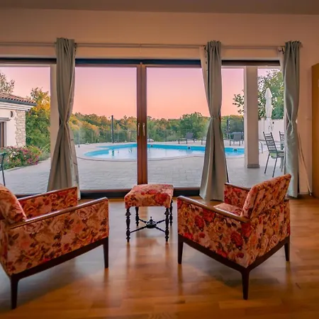 Arton Heated Swimming-pool Villa Žminj