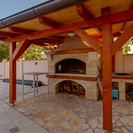 Arton Heated Swimming-pool * Žminj