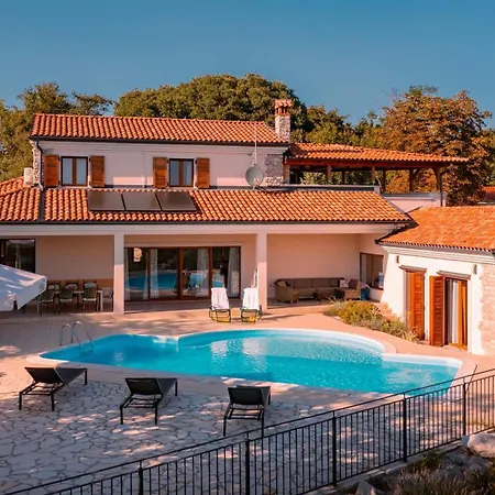 Villa Arton Heated Swimming-Pool * Zminj