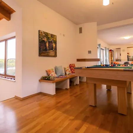 Vila Arton Heated Swimming-pool
