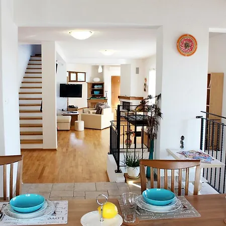 Villa Arton Heated Swimming-pool