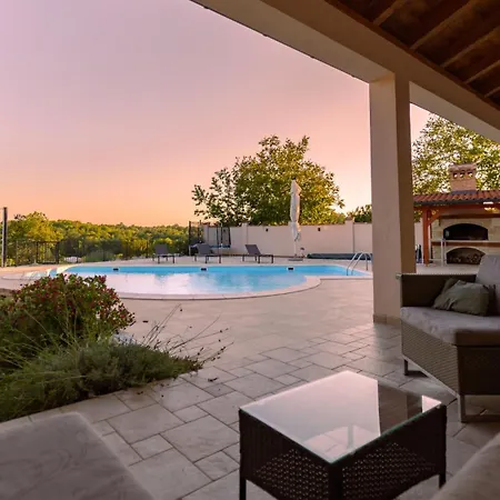 Arton Heated Swimming-pool Villa *