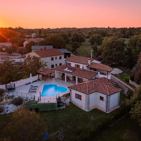 Villa Arton Heated Swimming-Pool *
