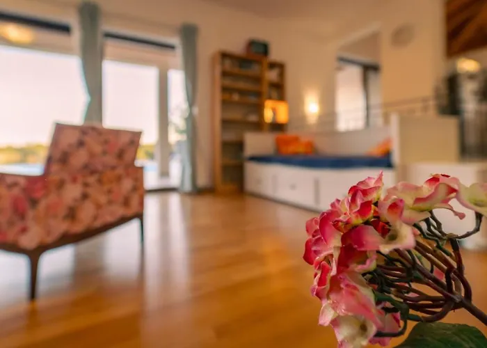 Arton Heated Swimming-pool Вилла