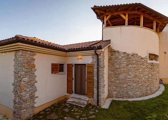 Arton Heated Swimming-pool * Zminj