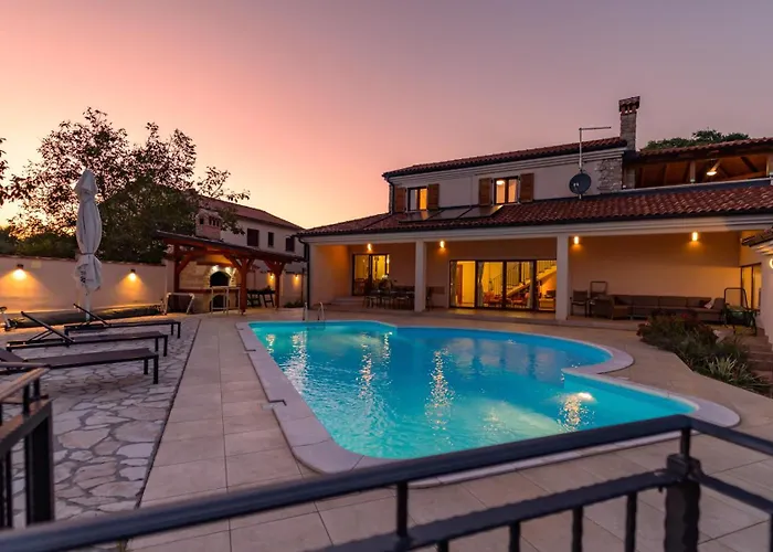 Arton Heated Swimming-pool *