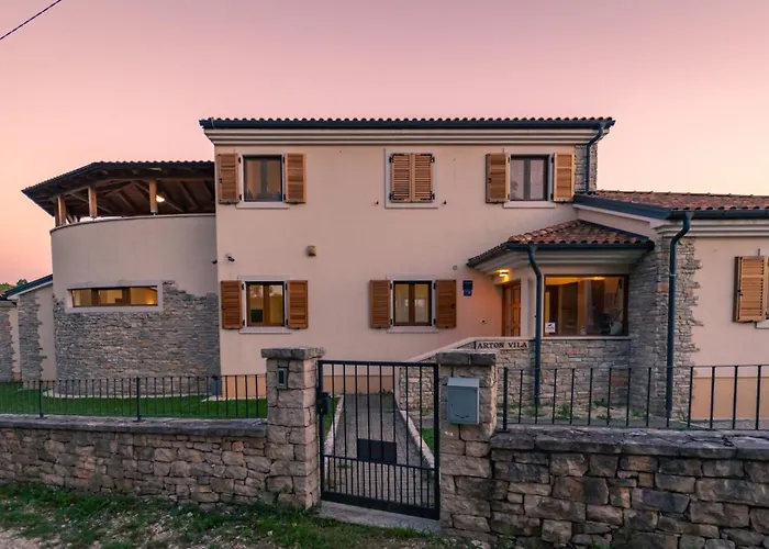 Arton Heated Swimming-pool Вилла