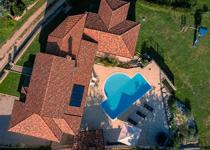 Arton Heated Swimming-pool *