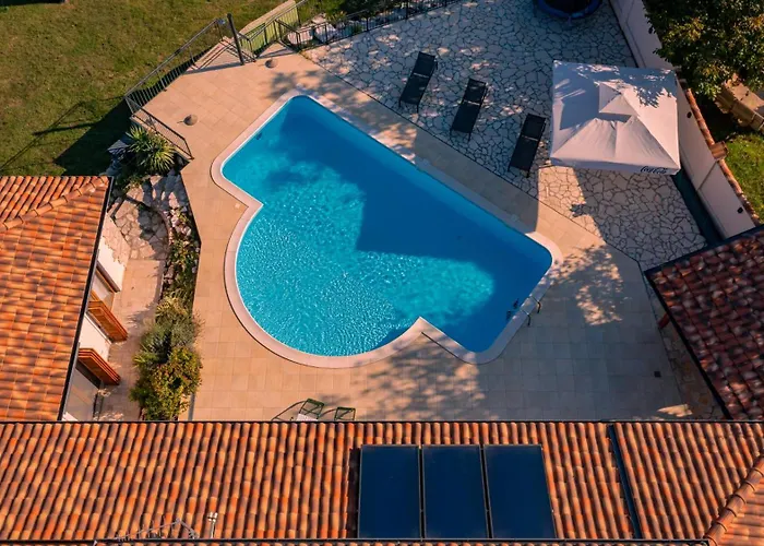 别墅 Arton Heated Swimming-pool