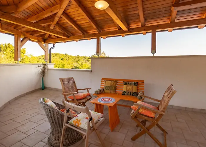 Arton Heated Swimming-pool Вилла