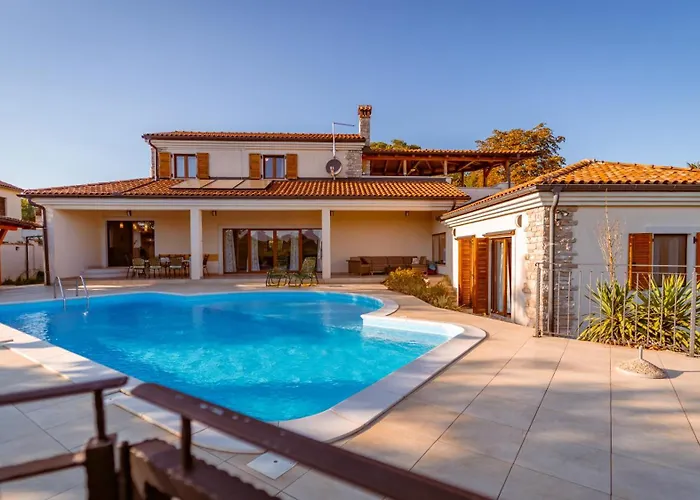 Arton Heated Swimming-pool *