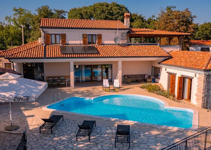 Вилла Arton Heated Swimming-pool